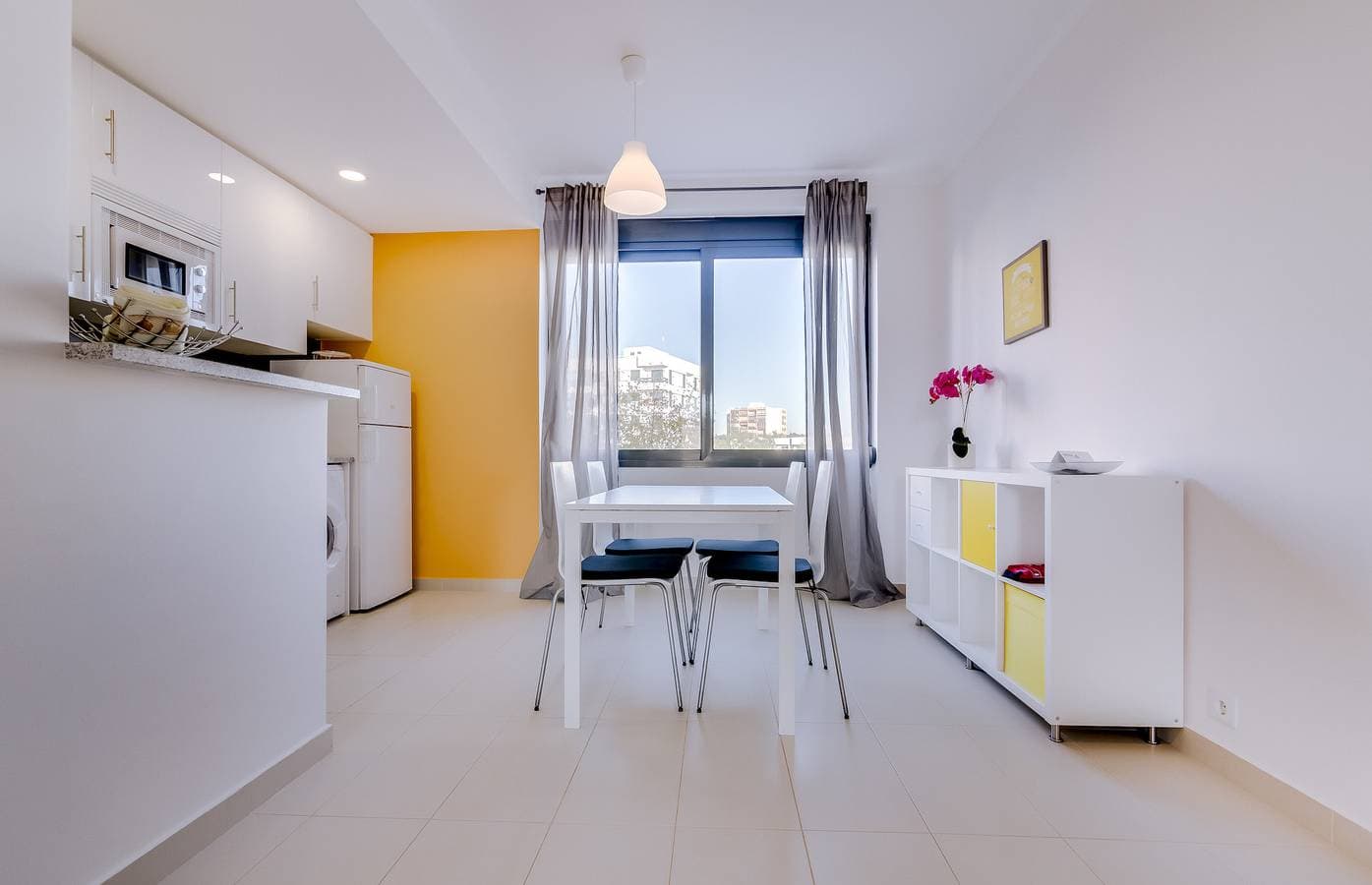 Foto 8 von 16: Yellow Studio Apartment