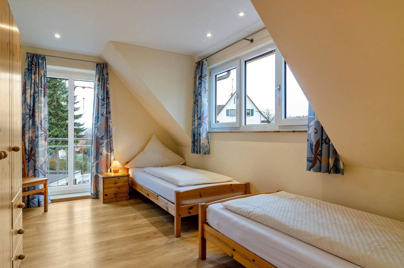 Foto 8 von 24: Lichtdurchflutete Ferienwohnung "Haus Eiche" in der Nähe des Bodensees mit WLAN, Balkon und Garten; Parkplätze vorhanden