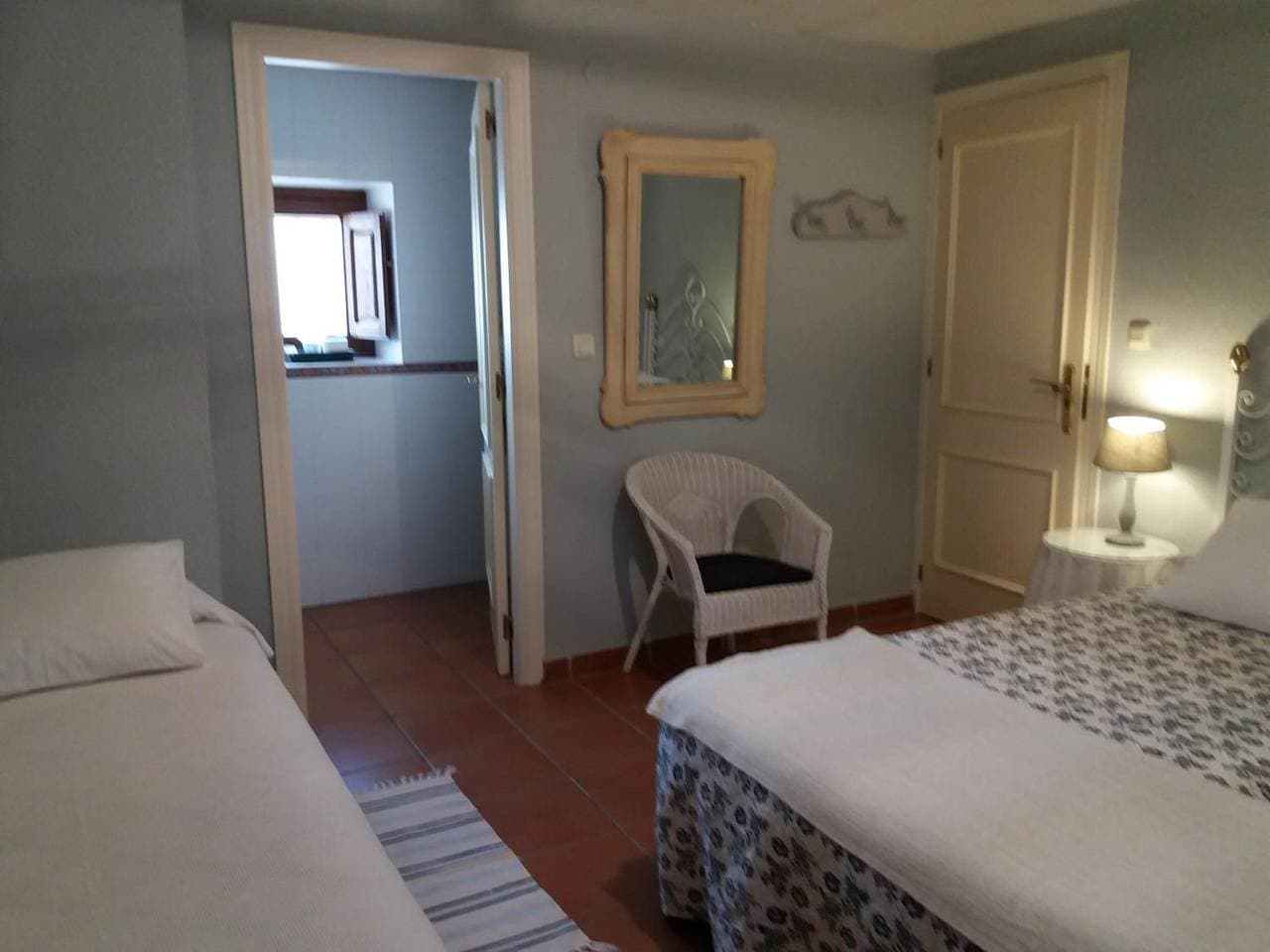 Foto 5 von 36: Casa Rural Lunacandeleda: Bergblick, private Terrasse und exklusiver Garten