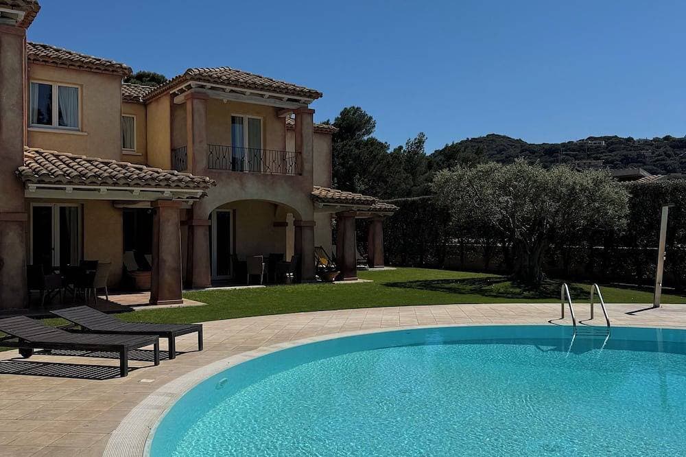 Villa Calicanto East, house with pool 5 minutes from the beach 1