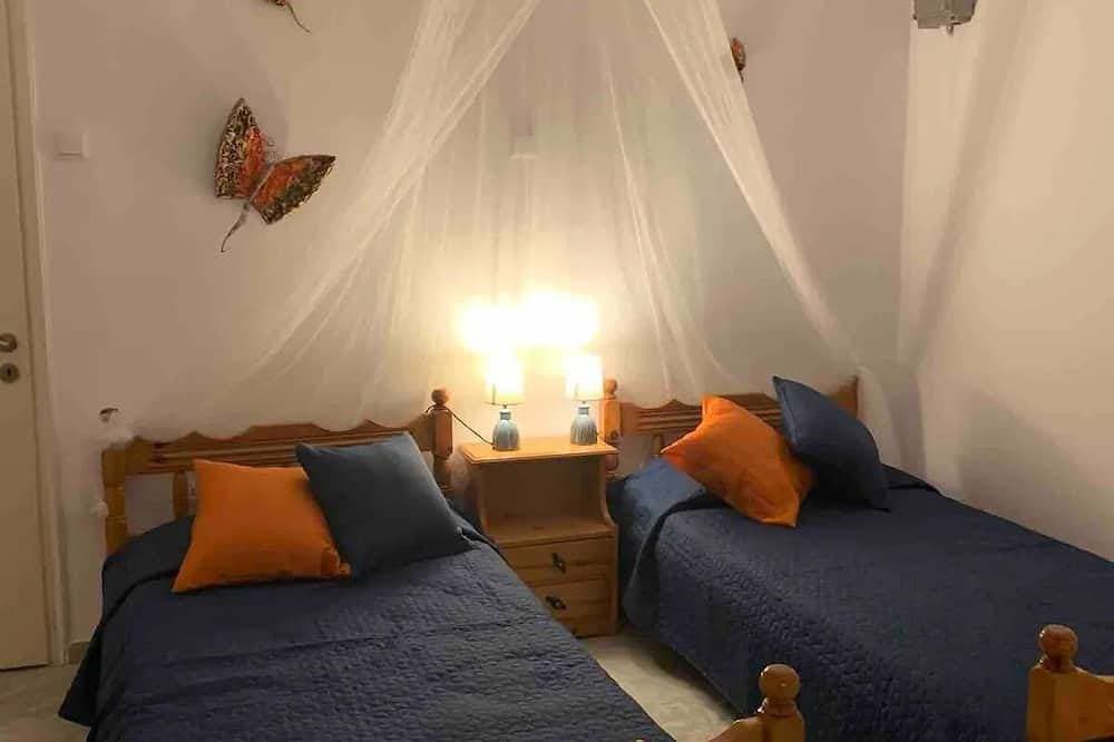 No:2 Self Catering family apartment short walk to Agathopes, Komito and Fetouri 1