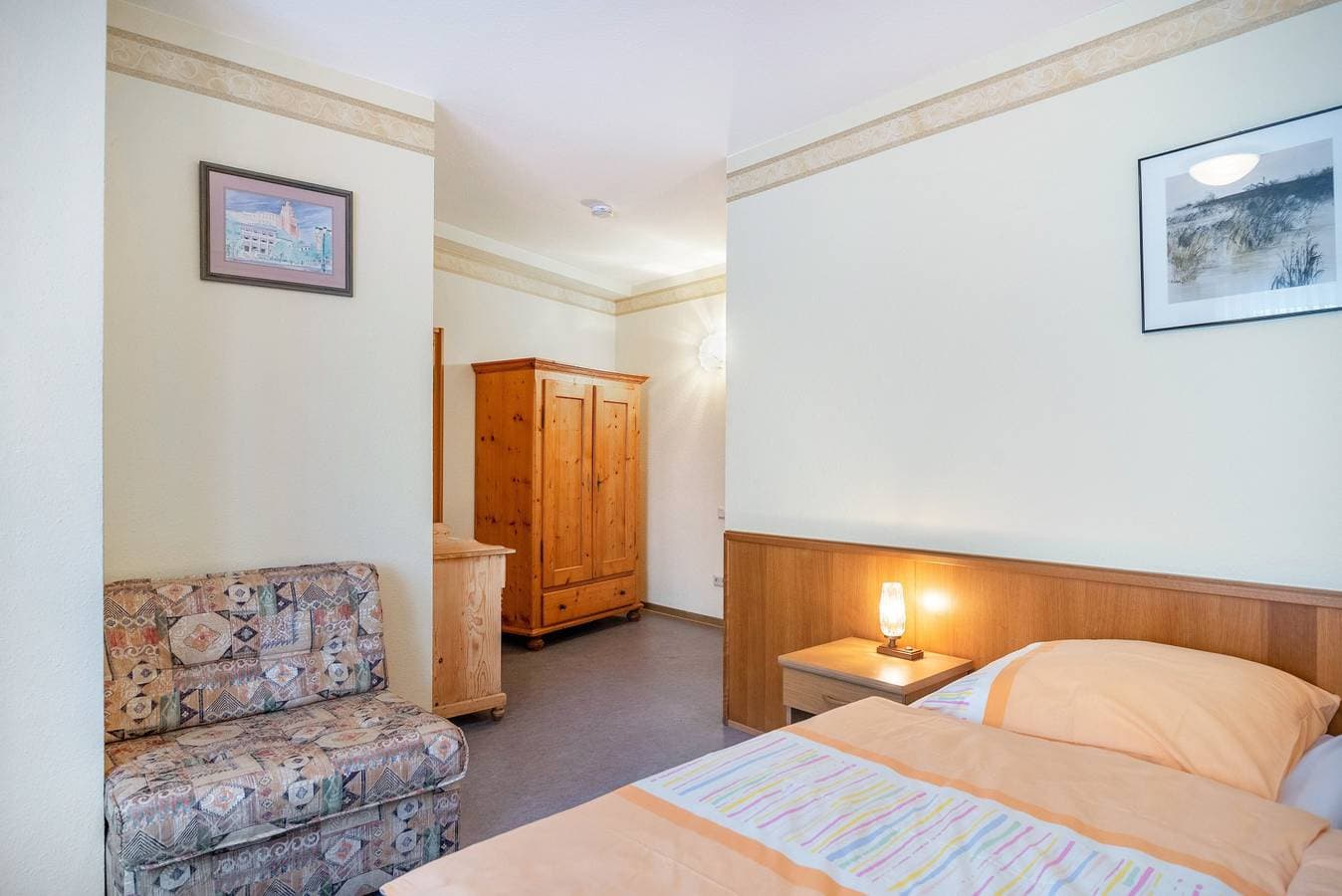 Foto 7 von 26: Zimmer 'Gastzimmer 2' mit Bergblick, gemeinsamer Terrasse und WLAN