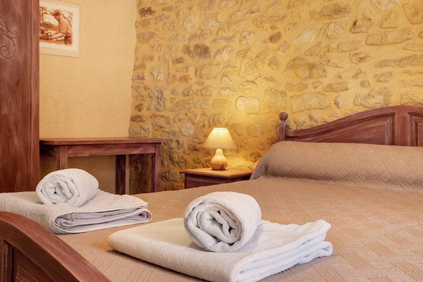 Foto 5 von 29: Gästezimmer „La Ferme De La Croix D’Allon“ mit Pool, Garten und gemeinsamem WLAN