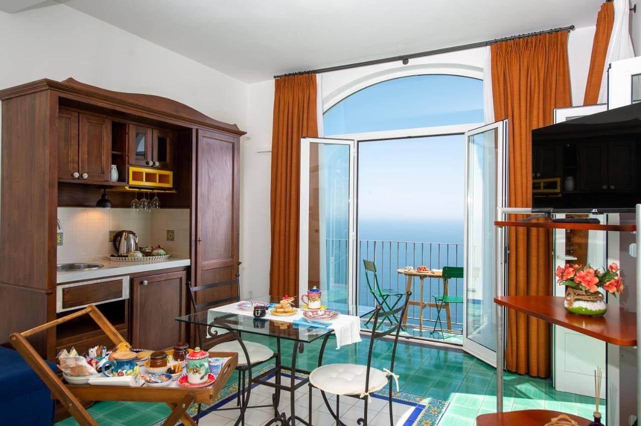 Foto 4 von 35: One-Bedroom Apartment with Sea View