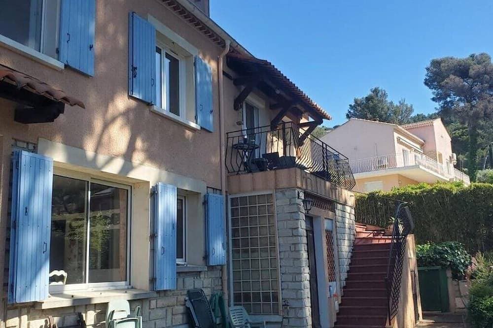 Cozy one-bedroom apartment 5 minutes from Almanarre — peace, comfort, and tranquility in Carqueirann... 1
