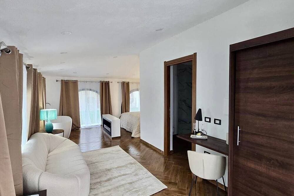Foto 8 von 18: Executive Suite in Seafront Luxury Villa