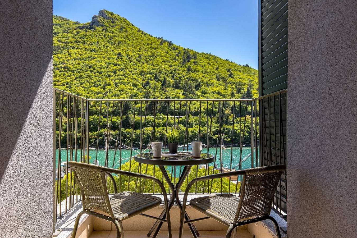 Sea-View Balcony Apt Green Zone 1
