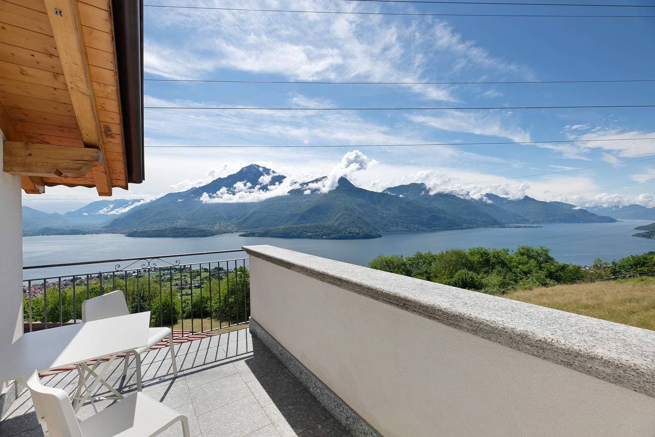 Foto 2 von 37: Ferienhaus 'Il Nido Del Colibrì' mit Seeblick, privater Terrasse und WLAN