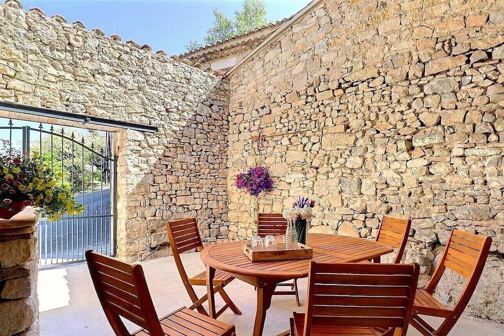 Le Figuier Vacation Rental - Angel Rentals in Southern Ardèche, Sleeps 4, with Private Courtyard 1