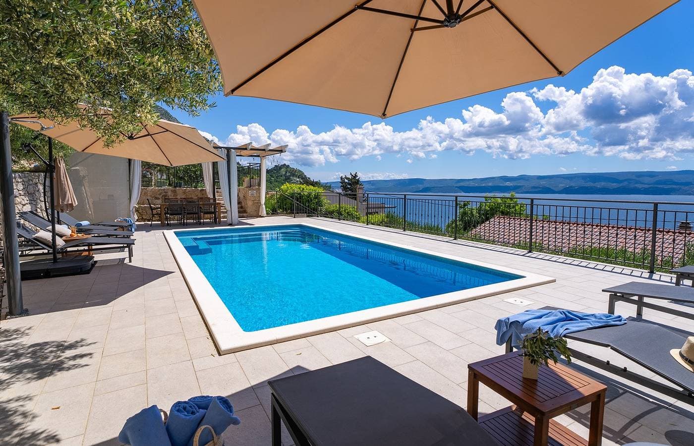 Villa B2B with heated pool and panoramic sea views 1