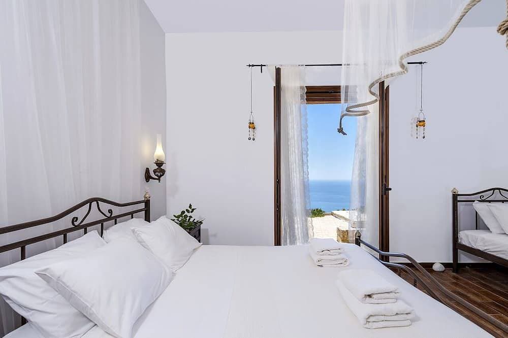 Foto 4 von 22: Super Panorama libyschen Meerblick, Südkreta großer privater Pool \"Keramos Villa\"
