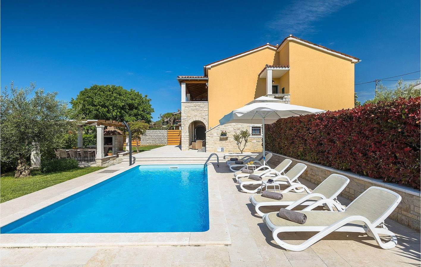 Foto 5 von 58: Gemütlich, nur 2 km von der Küste entfernt: Pool, Klimaanlage, WLAN, Waschmaschine und Parkplatz – der perfekte Urlaubsort!