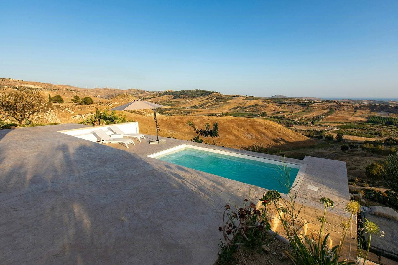 Foto 4 von 31: Minimalistische Villa mit Pool inmitten der Weinberge