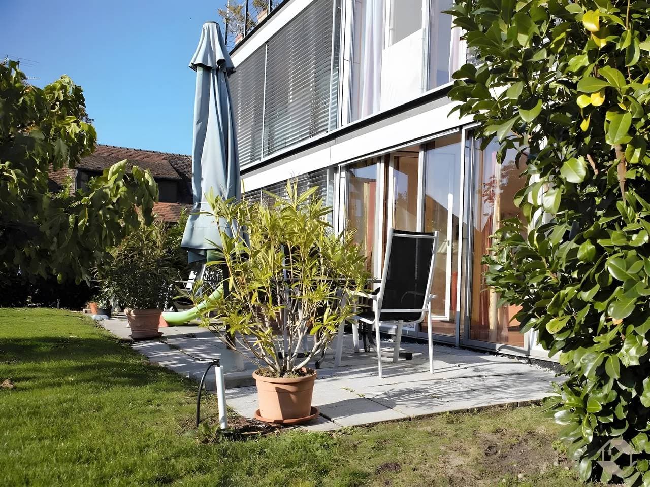 Foto 12 von 12: Apartment 'Ferienwohnung 1' mit Seeblick und WLAN