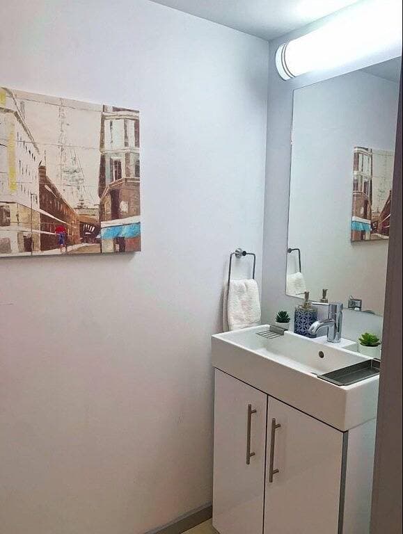 Foto 5 von 15: Neue moderne 2 Bdr 2 1/2 Br 1500sq / ft Luxus-Eigentumswohnung in Osborne Village !!!