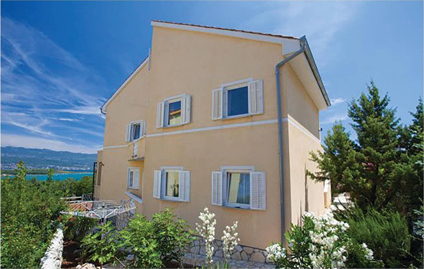 Charmante Wohnung mit Terrasse, 300 m zur Küste und mit guter Anbindung an das Stadtzentrum 1