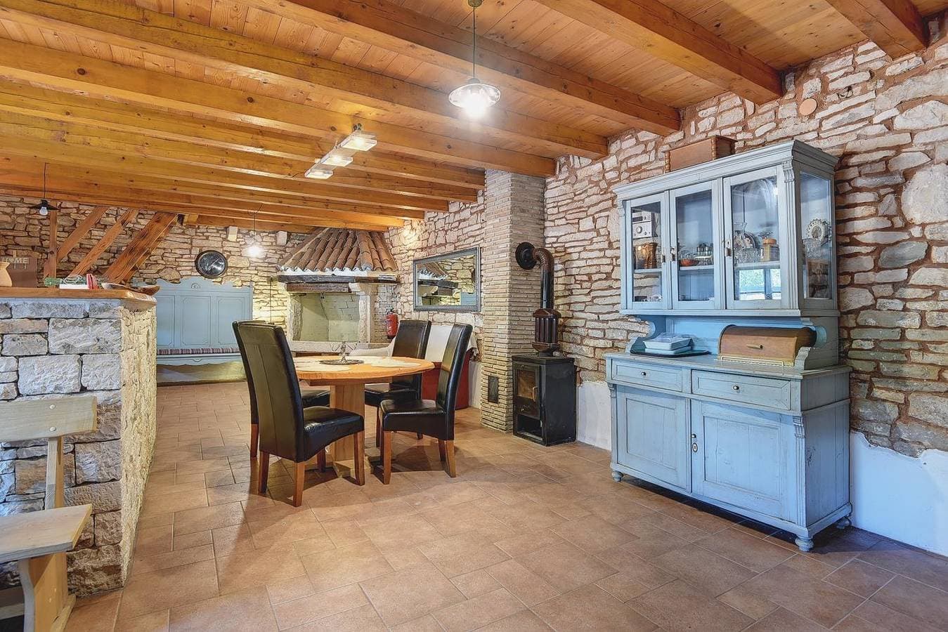 Foto 11 von 27: Traumhafte Steinvilla mit Privatpool, Dart, Sommerküche