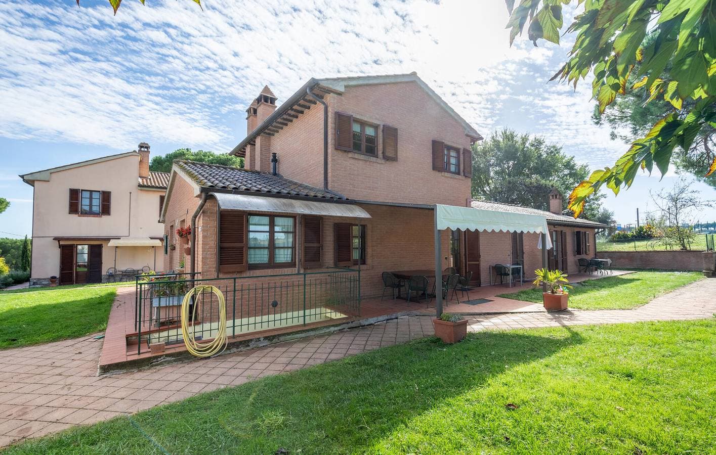 Foto 6 von 34: Moderne Ferienwohnung mit Garage, Pool und Garten