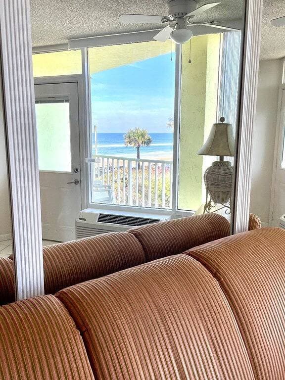 Foto 5 von 16: Coastal Cozy - Ocean View at Symphony Beach Club