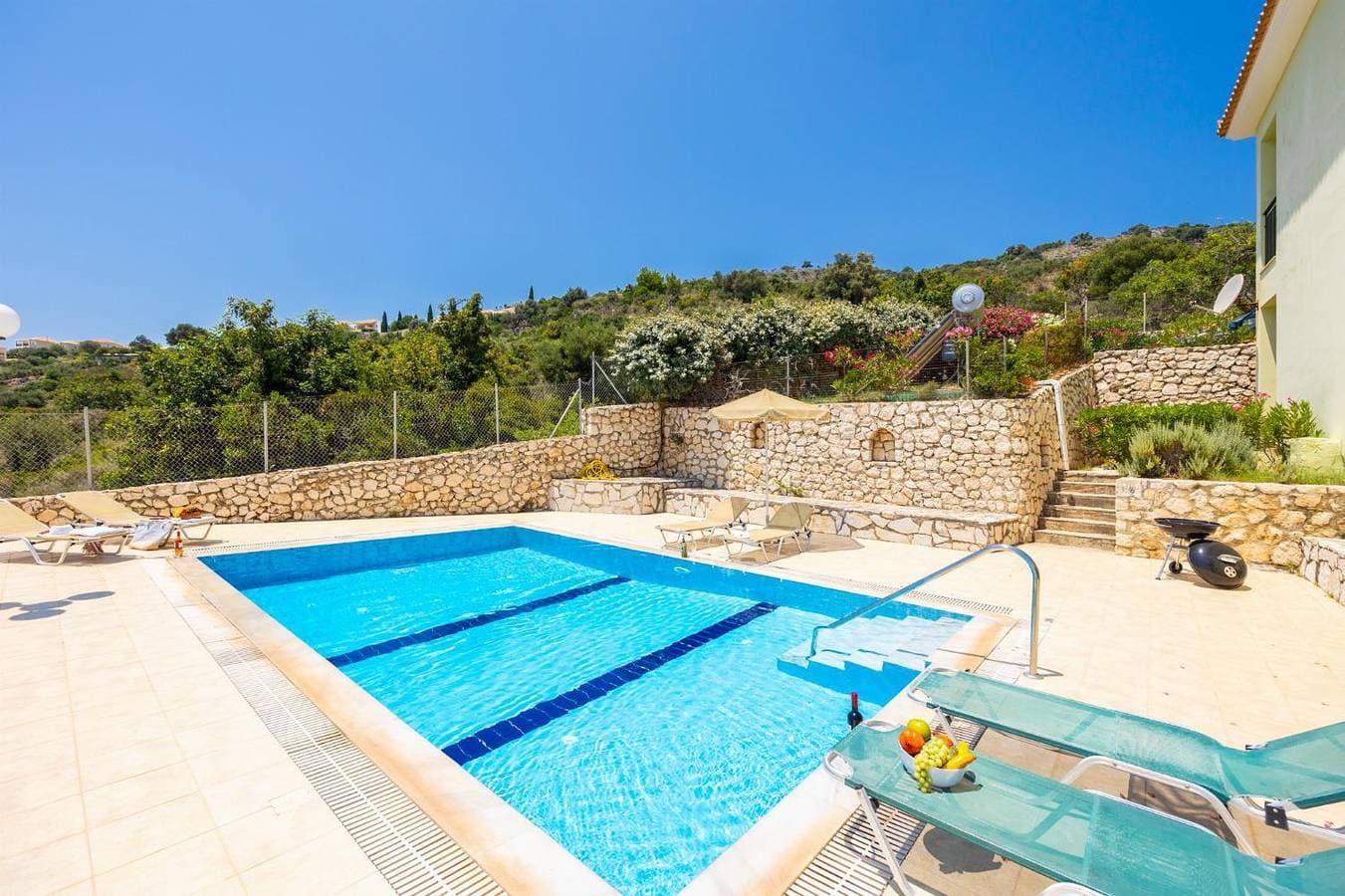 Foto 8 von 41: Villa für 6 Personen mit Balkon