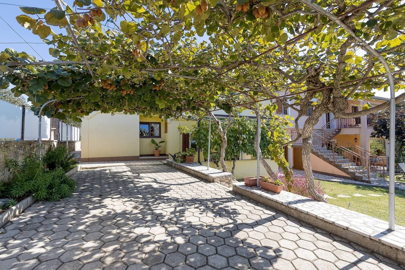 Apartment with Garden View No.2 1