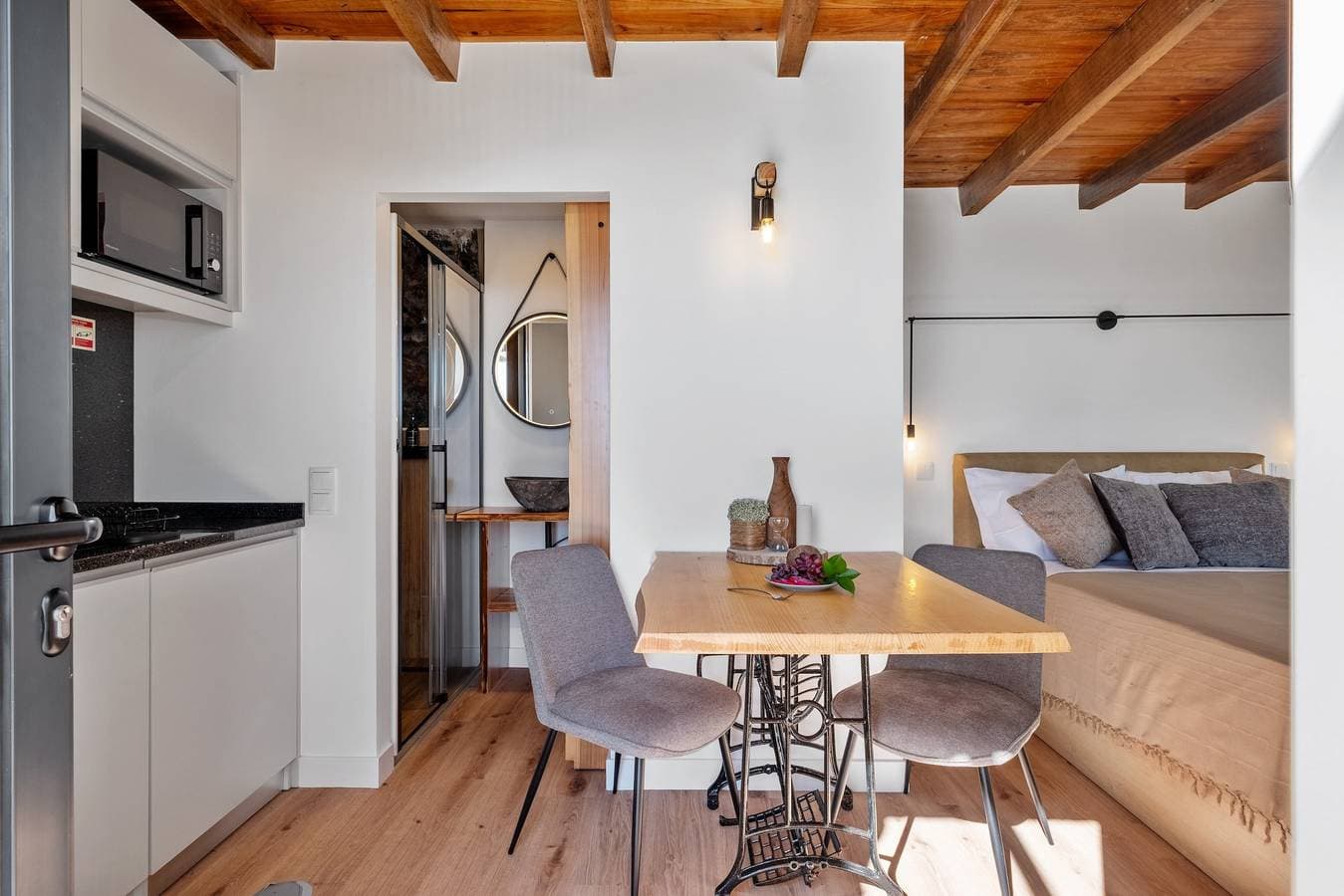 Foto 10 von 23: Studio-Apartment 'Ocean View Rock House' mit Balkon und WLAN