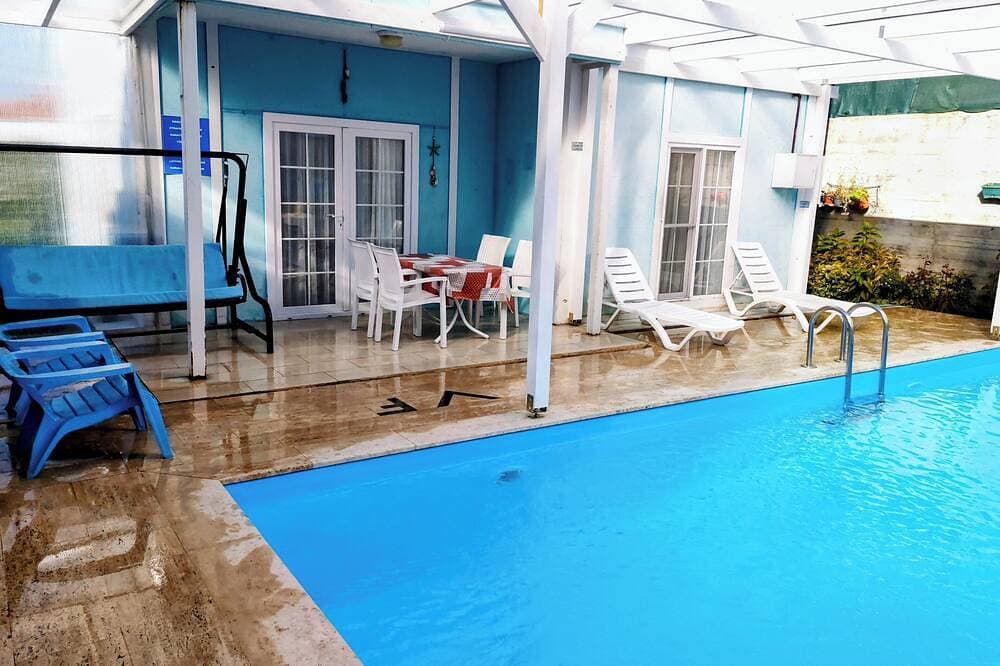 Foto 11 von 22: Şilede doğa içinde denize yakın kapalı ısıtmalı havuzlu şömineli barbekülü villa