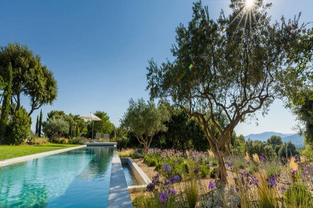 Villa Benéche at the foot of the Luberon in the village of Vaugines 1