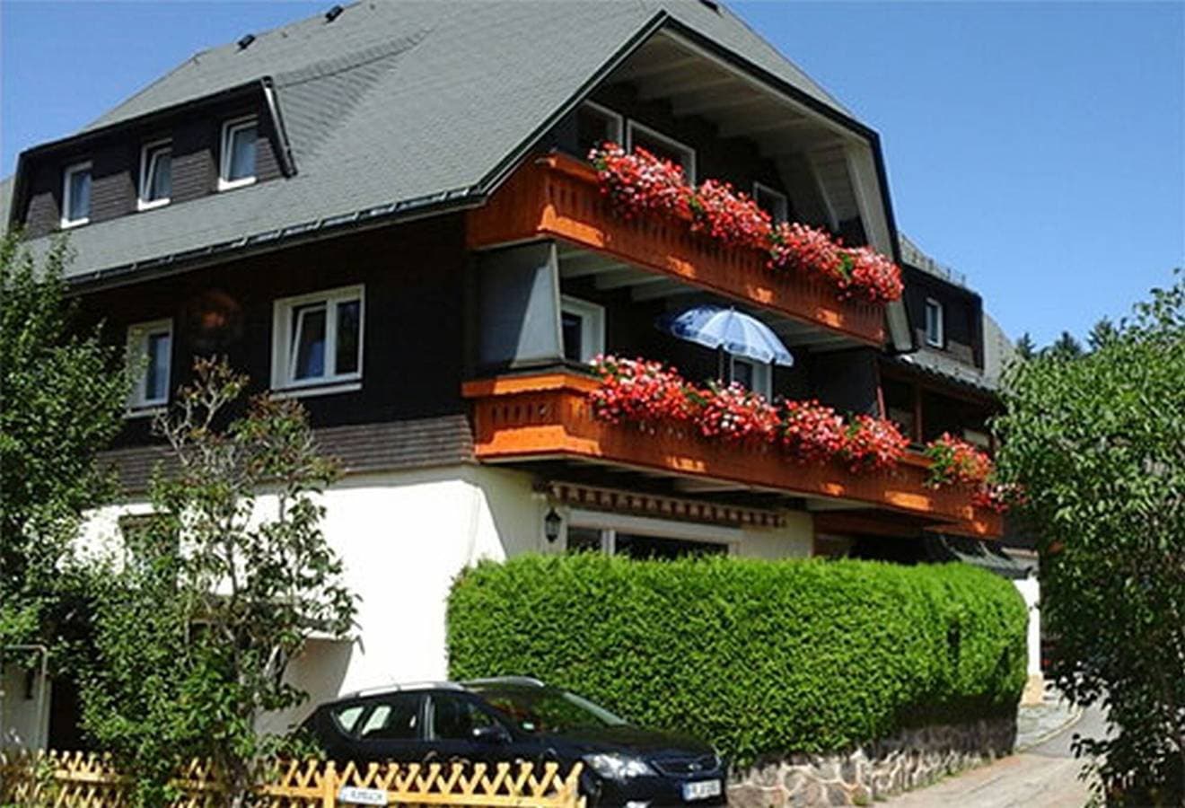 Foto 5 von 23: Ferienwohnung '2' mit Bergblick, Gemeinschaftsgarten und WLAN