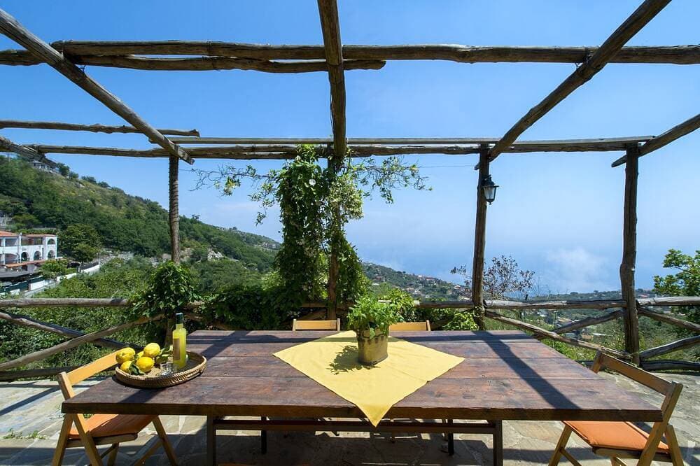 Foto 5 von 10: Herrliche Villa auf dem Terranova-Anwesen mit Blick auf den Golf von Salerno ...
