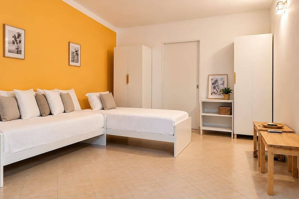 Foto 5 von 23: La Loggia sul Mare, a beachfront apartment just a few steps from the beaches.