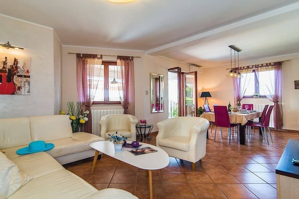 Foto 12 von 26: Große Villa mit privatem Pool, ideal gelegen, nur 15 Minuten vom malerischen Ferienort Rovinj entfernt!