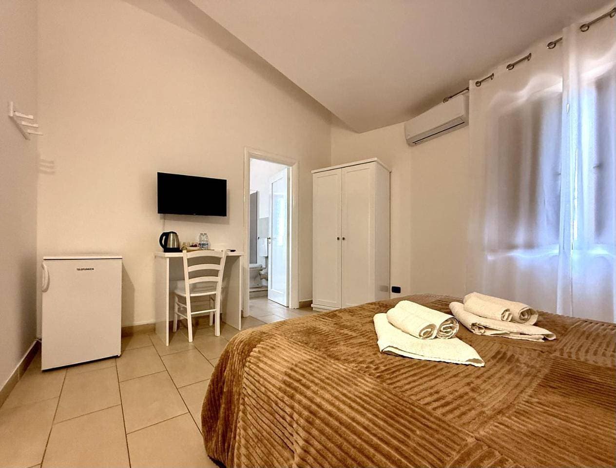 Foto 11 von 15: Double Room with Private Bathroom