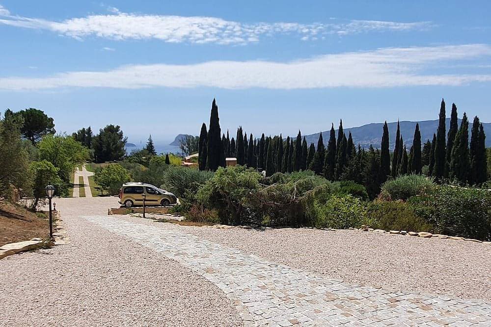 Foto 10 von 22: Charming cottage ****, Superb sea view, Spa, Large swimming pool, Golf