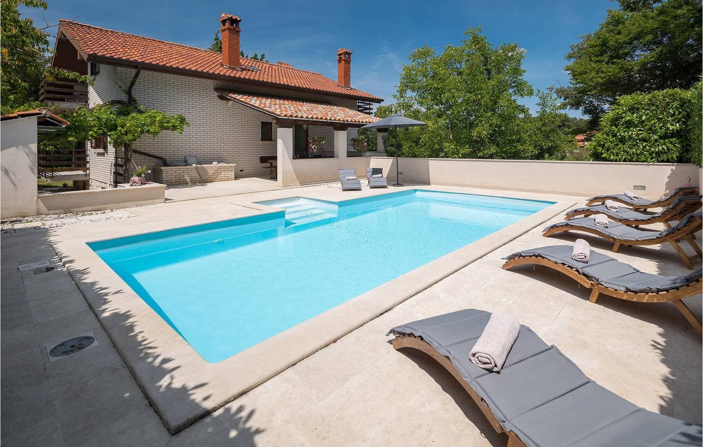 Foto 4 von 51: Reizende 2-Zimmer-Wohnung mit Pool, Terrasse und WLAN
