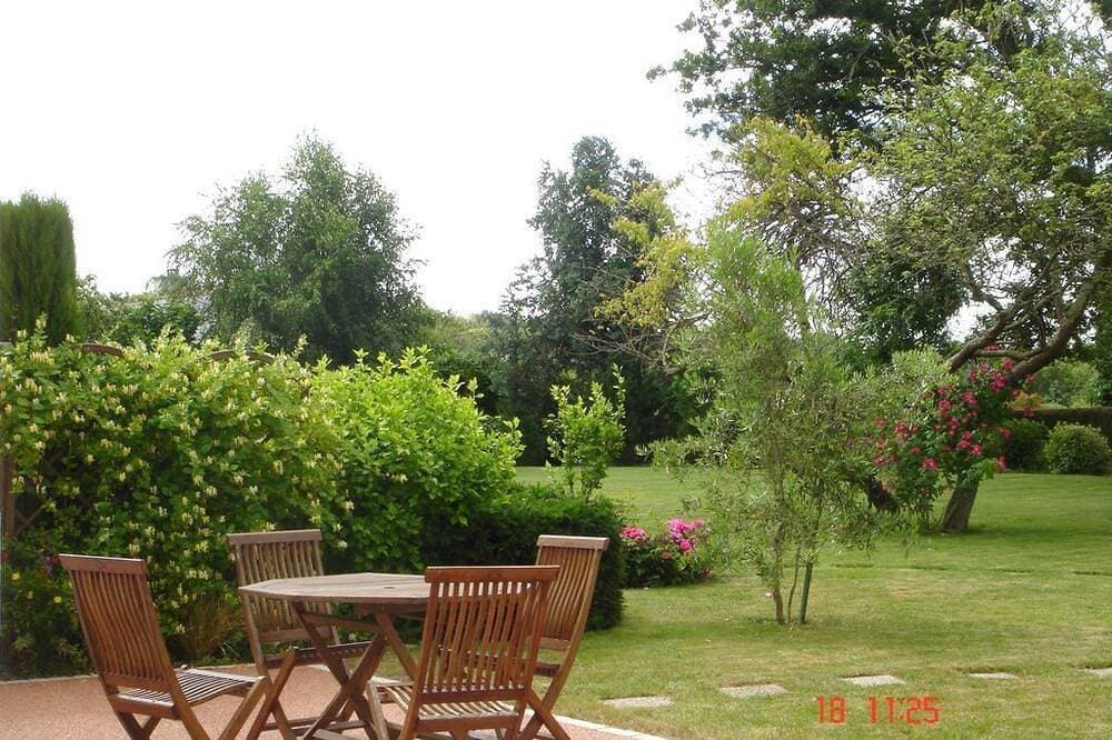 Foto 8 von 12: Maison Mitoyenne, Entrée Indépendante, Dans un Grand Jardin,