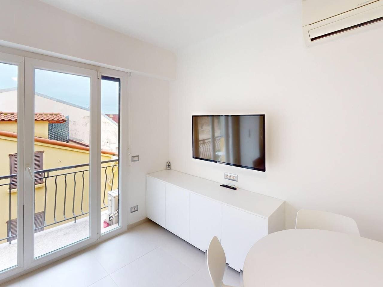 Foto 9 von 19: Modernes Studio mit Klimaanlage, Balkon und Meerblick
