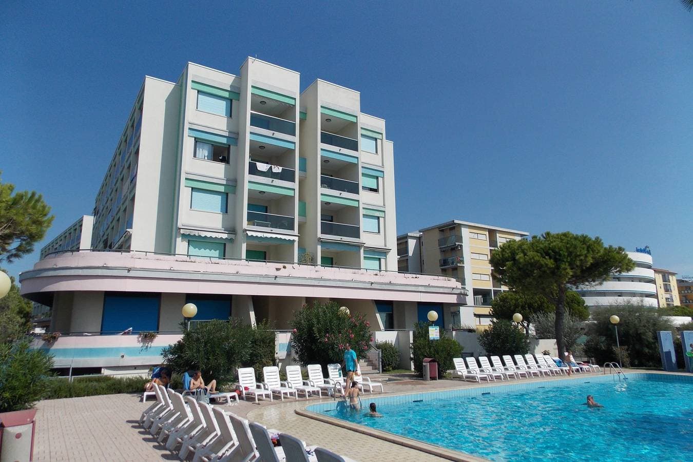 Foto 8 von 21: Familienresidenz direkt am Strand mit Pool