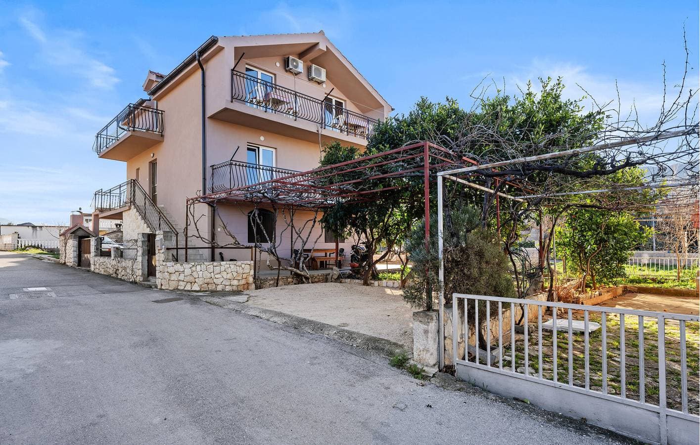 Apartment am Meer mit Terrasse, Küche und Parkplatz – 700 m vom Camp Vala entfernt 1