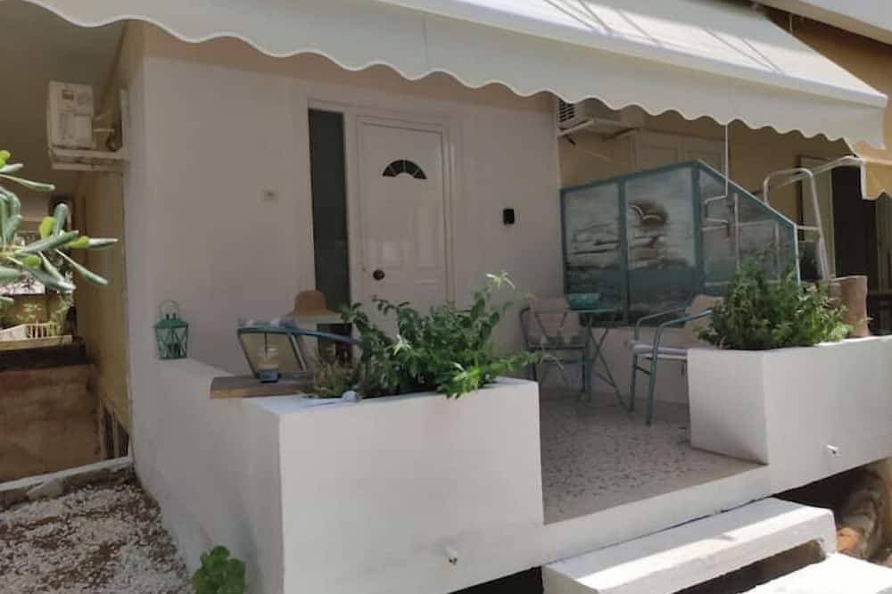 Foto 13 von 27: Lovely apartment with balcony in Saronida