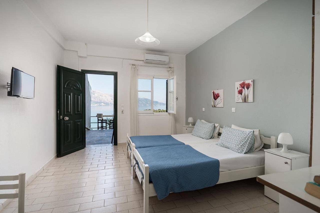 Foto 3 von 10: Studio Apartment with Sea View