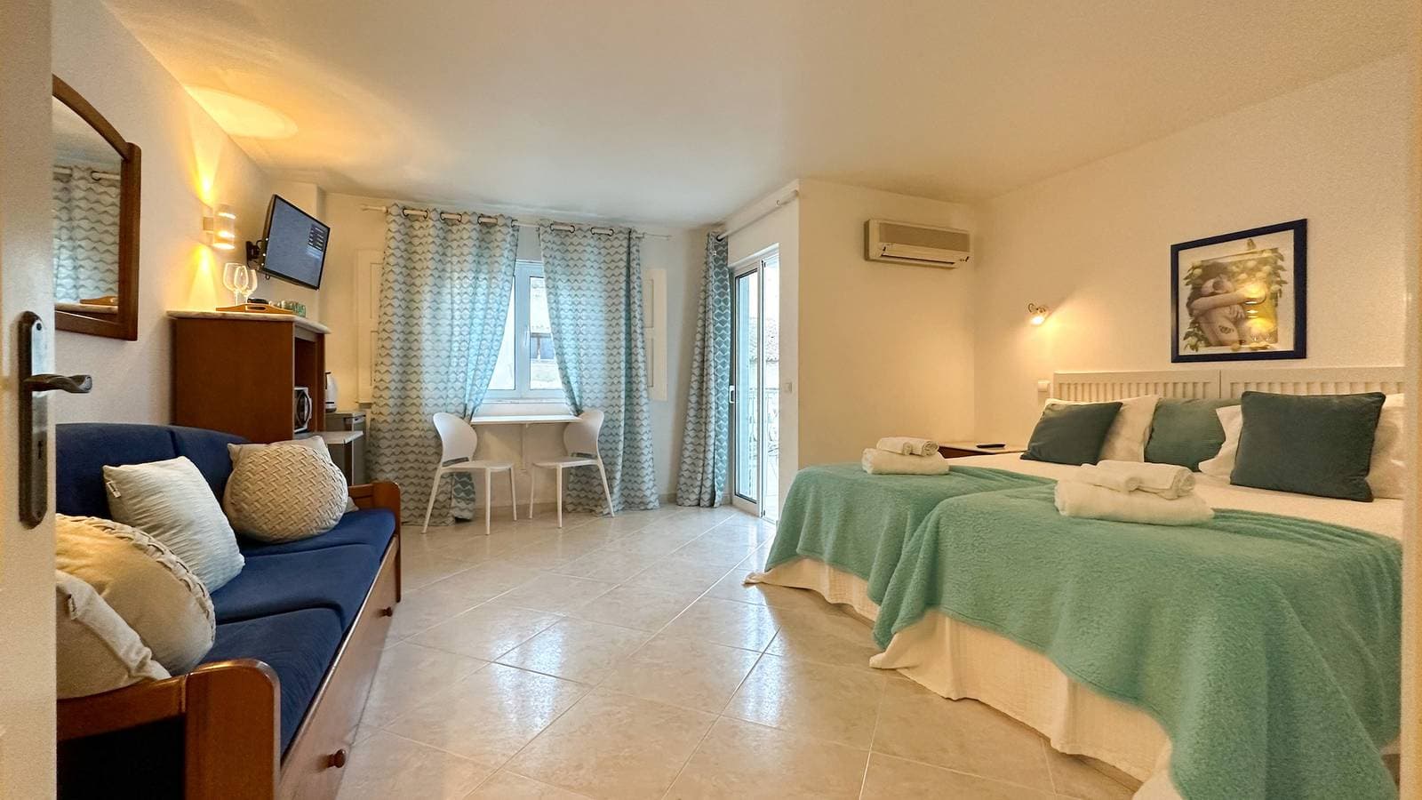 Foto 8 von 18: Sofeelings Quarto 2, Baixa de Albufeira