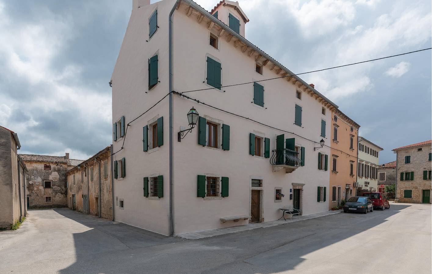 Charmante 2-Zimmer-Wohnung mit Pool, Terrasse und WLAN in Svetvinčenat 1