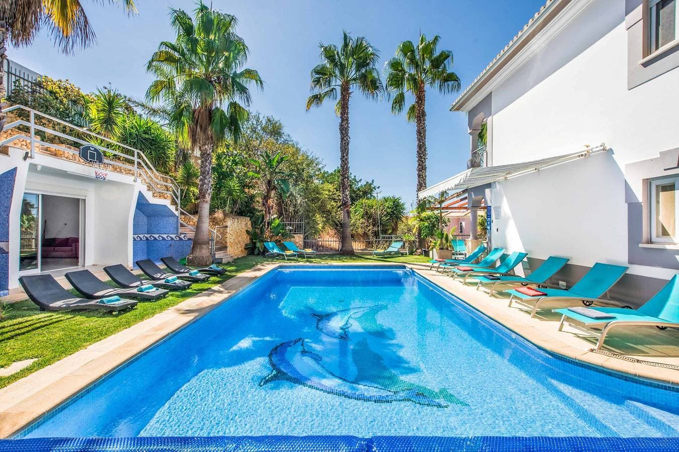 Foto 3 von 60: Villa für 16 Personen mit Garten