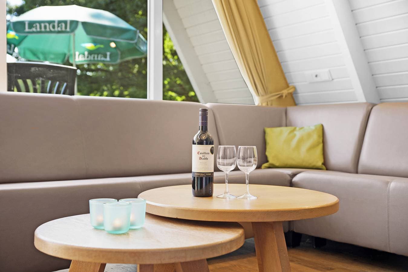 Foto 6 von 33: Bungalow für 4 Personen mit Balkon/Terrasse