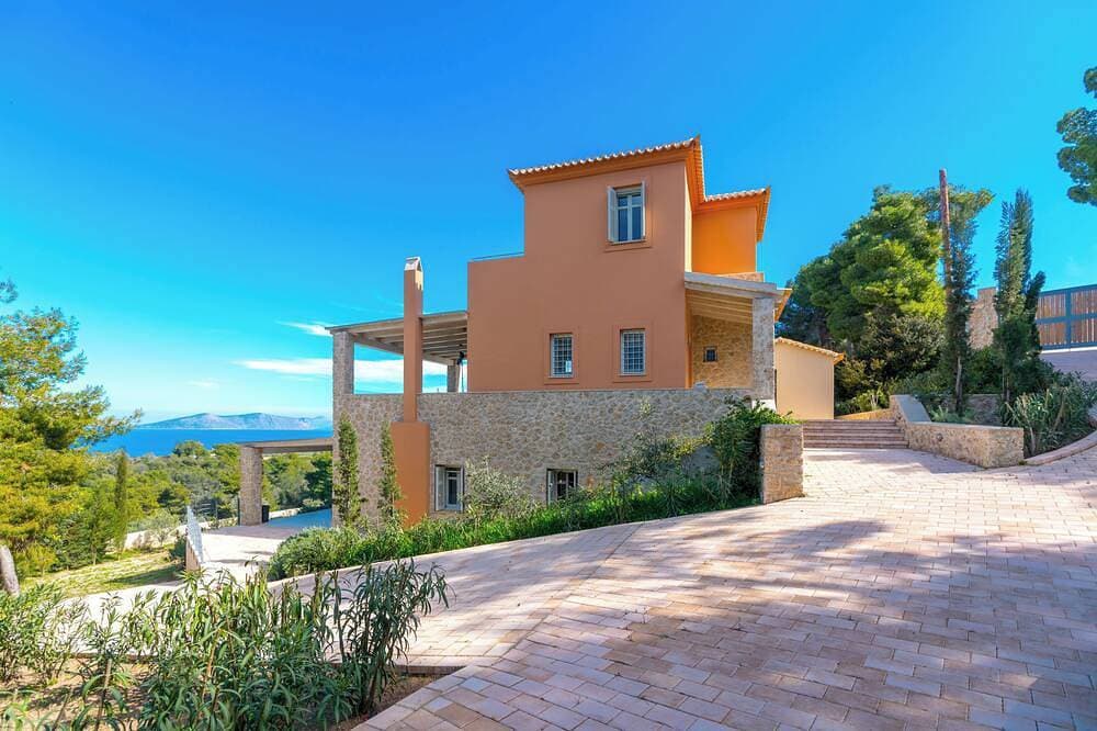 Foto 7 von 30: Villa Emmelia & Guesthouse Tolle Aussicht mit Pool