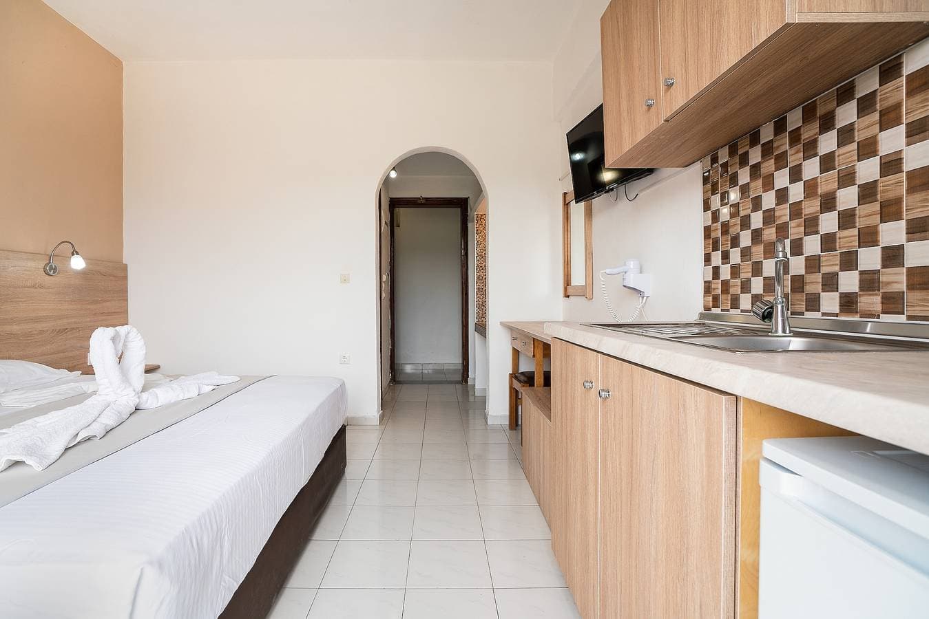 Foto 5 von 24: Ferienwohnung "Sotirakis Standard Room 3" mit Bergblick, Gemeinschaftspool und WLAN