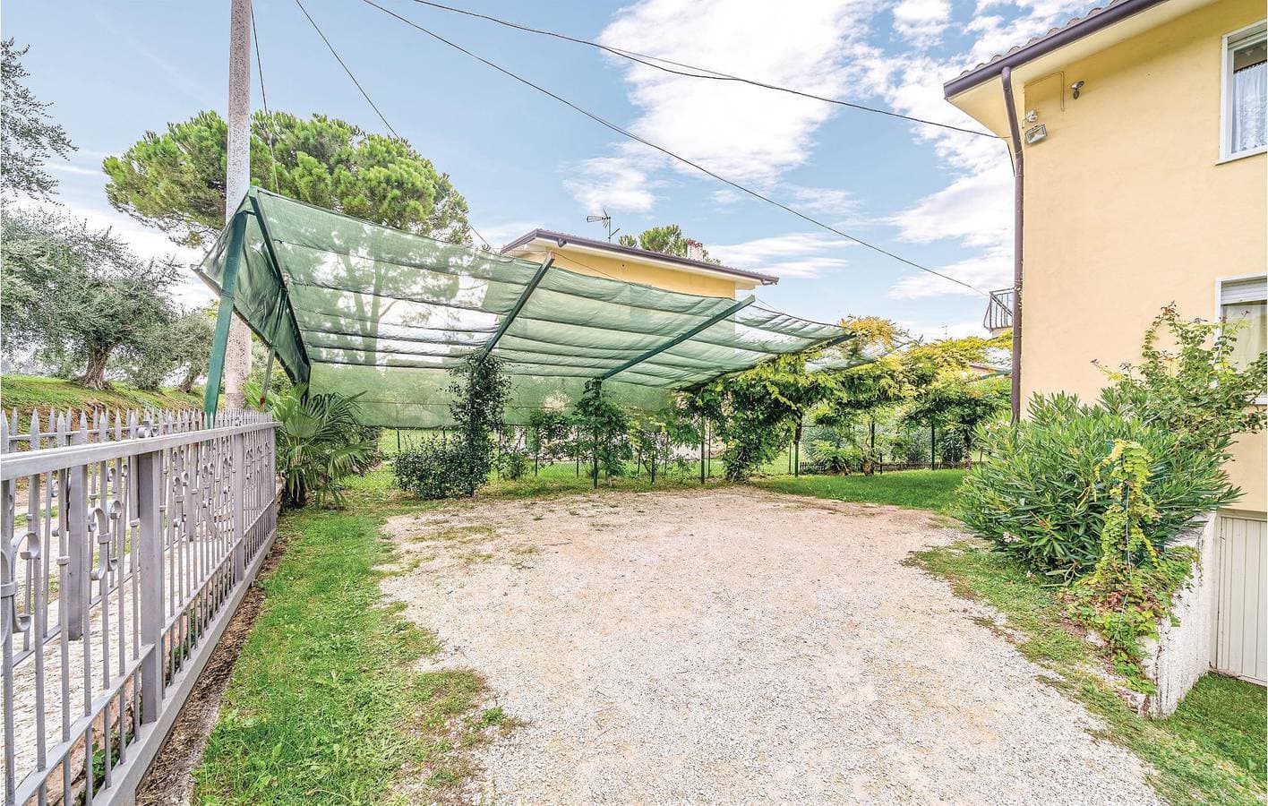 Foto 4 von 21: Rückzugsort am Gardasee - Pool, Terrasse, & Parkplatz (71 Zeichen)