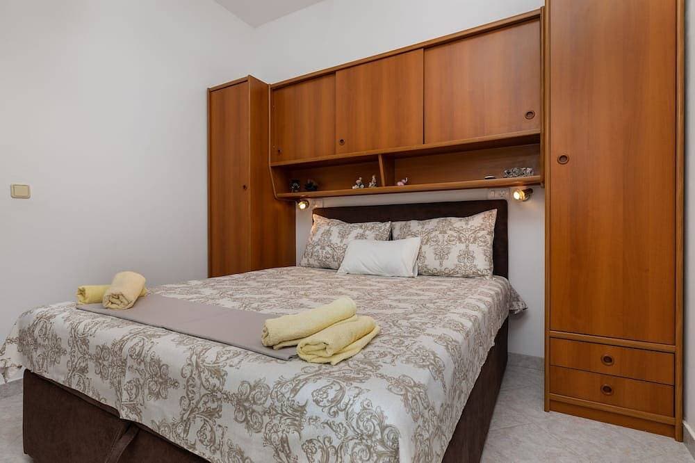 Foto 3 von 13: 2-Zimmer-Ferienwohnung mit Pool am Strand Zavode, Omis