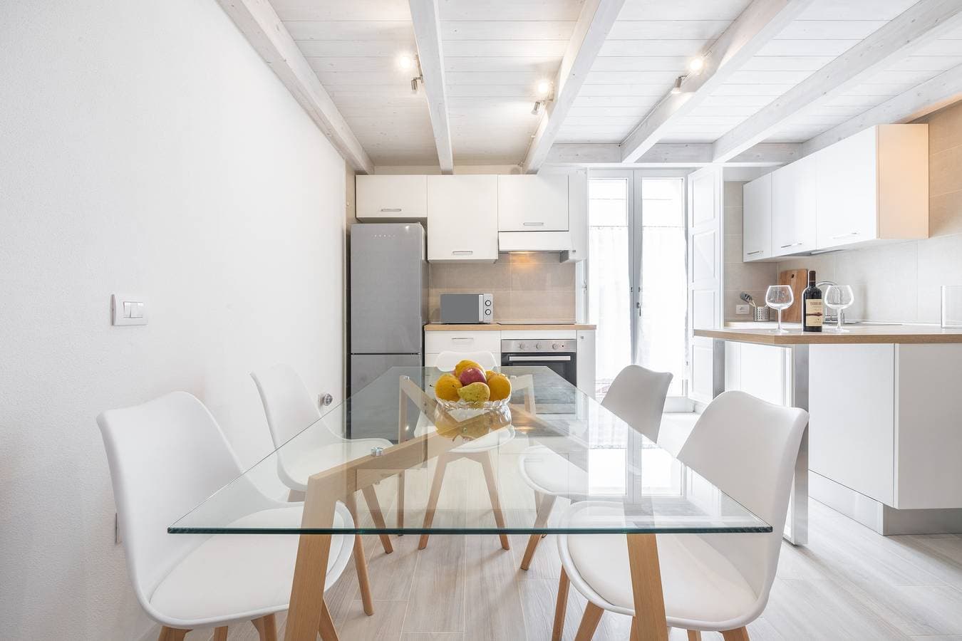 Foto 7 von 32: Ferienwohnung 'Casa Vacanze Riflessi Sul Mare' mit Balkon, Highspeed-WLAN und Klimaanlage